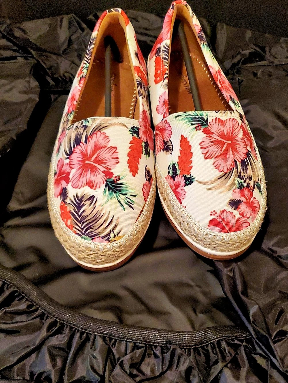 Floral Espadrille Slip-On Shoes in White & Red Like New